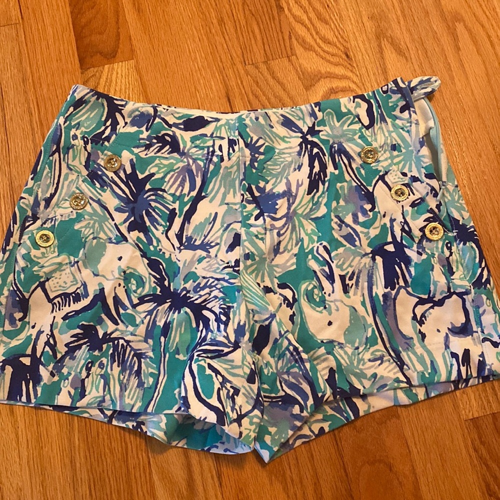 Lilly Pulitzer size 4 printed shorts.